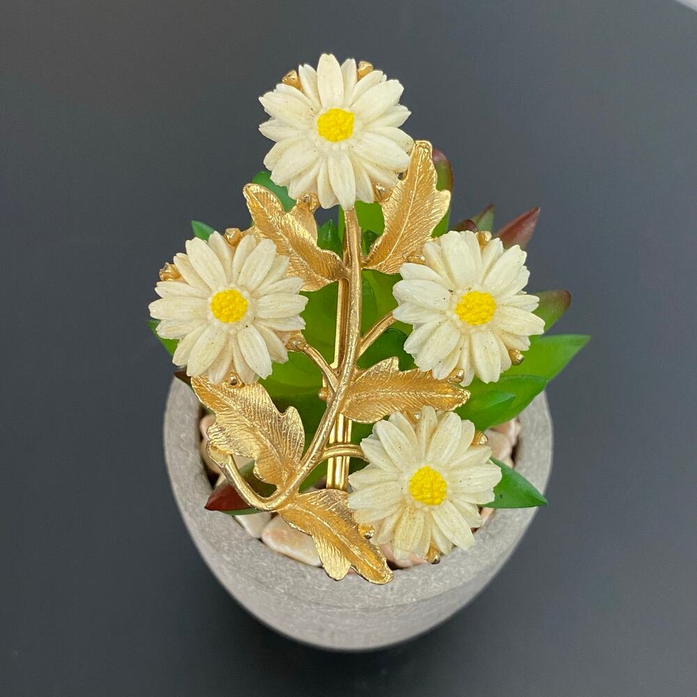 Vintage Gold & Cream Daisy Flower Brooch Pin 60s 70s Cottagecore